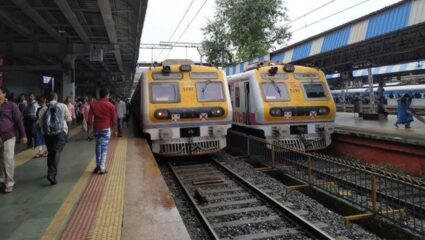 Mumbai Local: धावत्या लोकलमध्ये गुंजला नवजात बाळाचा आवाज! RPF महिला अधिकाऱ्याच्या प्रसंगावधानाने डब्यातच सुखरूप प्रसूती