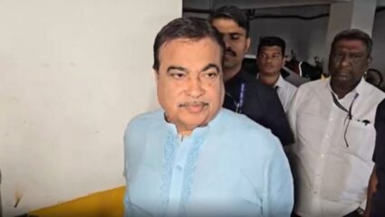 Nagpur Municipal Corporation Election 2026: ‘सुंदर आणि प्रदूषणमुक्त शहरासाठी मतदान करा’; नितीन गडकरींनी बजावला मतदानाचा हक्क