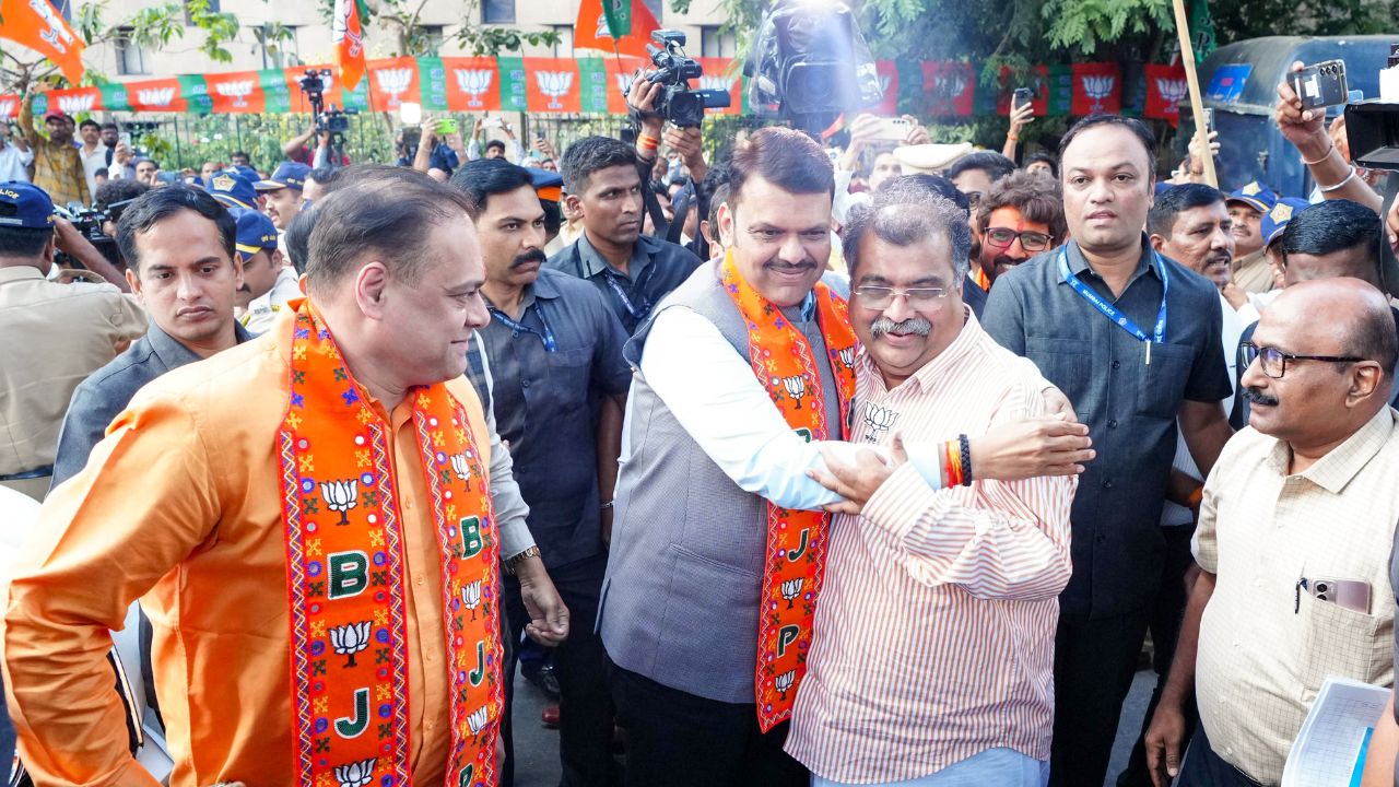 CM Devendra Fadnavis: महायुतीच्या महाविजयाचे देवेंद्र फडणवीस ‘धुरंधर’, भाजप ‘सिकंदर’! कसं पालटलं राज्याचं राजकीय समीकरण?