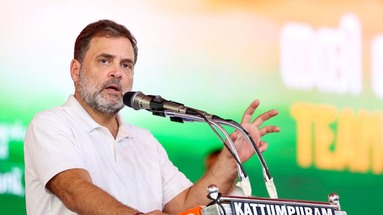 Rahul Gandhi on Central Govt: ‘पंतप्रधान मोदी गरिबांना उपाशी पाहू इच्छितात…’, मनरेगा चौपाल येथे राहुल गांधींची केंद्रावर टीका