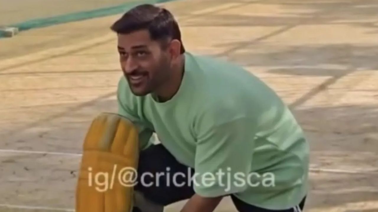 तो आला रे! ‘माही मार रहा है’, ऐकायला तयार रहा! IPL 2026 साठी MS DHONI चा सराव सुरू; VIRAL VIDEO