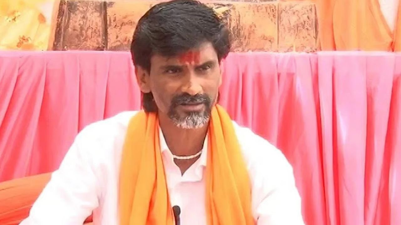 Ajit Pawar Plane Crash: “दादा गेले हे दुःख बघवत नाही…”, मनोज जरांगे पाटील बारामतीत भावूक; व्यक्त केला शोक