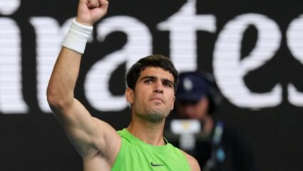 Australian Open 2026 : कार्लोस अल्काराझचा झंझावात! झ्वेरेव्हला पराभूत करत पहिल्यांदाच ऑस्ट्रेलियन ओपनच्या अंतिम फेरीत एंट्री 