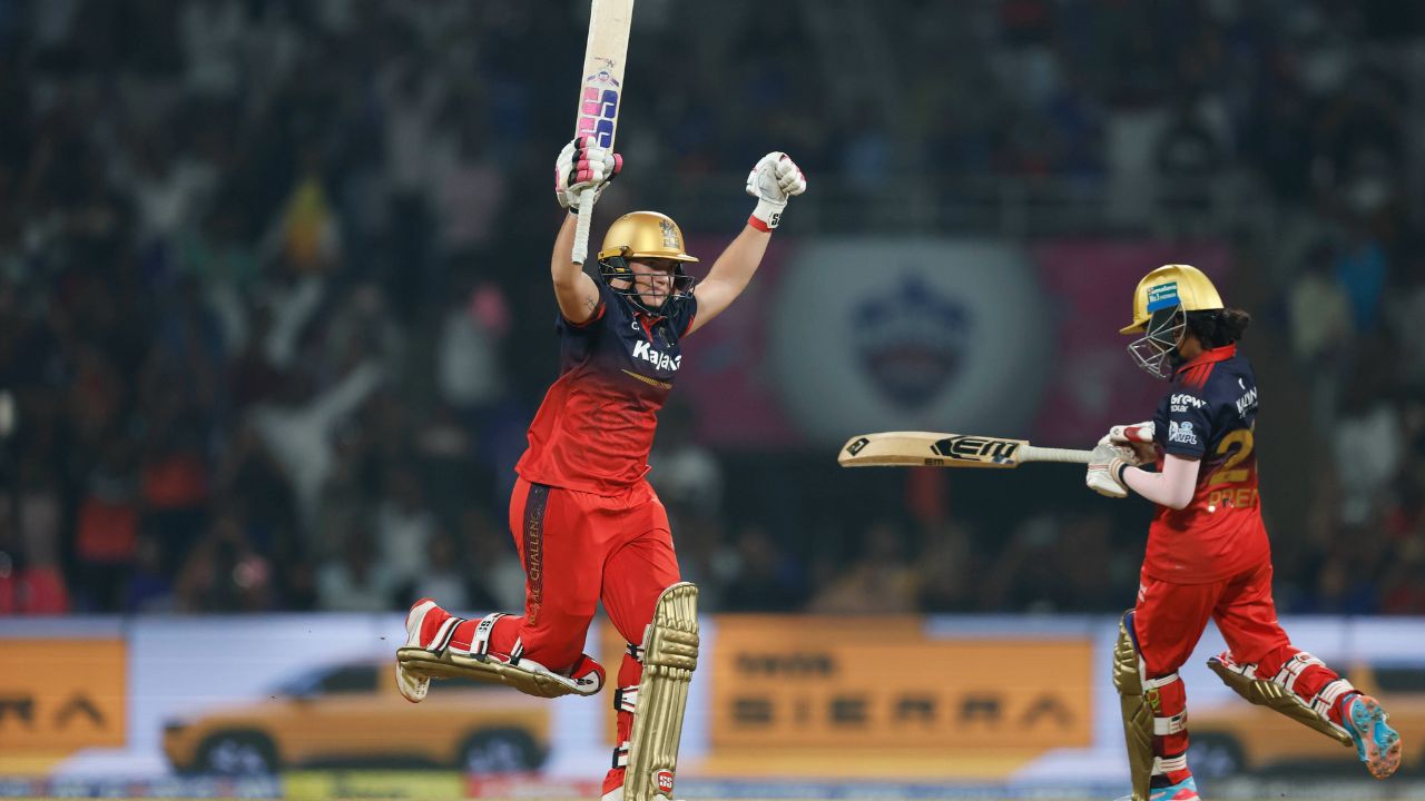 6,4,6,4… RCB ला सामना जिंकवून देणारी नादिन डी क्लार्क कोण आहे? शेवटच्या चार चेंडूत मुंबईच्या हातून हिसकावला विजयाचा घास