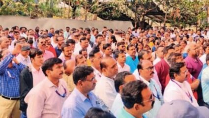 Bank employees’ Strike: बँक कर्मचाऱ्यांचा एल्गार! पाच दिवसांच्या आठवड्यासाठी  बँका ठप्प; ६०० कोटींचे व्यवहार रखडले
