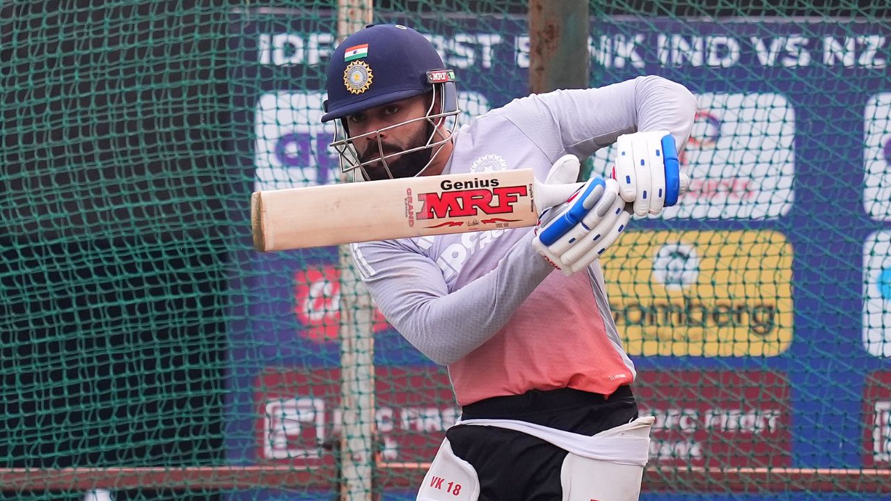 भारत आणि न्यूझीलंडमध्ये आतापर्यंत १२० एकदिवसीय सामने खेळले आहेत. भारतीय संघाचा वरचष्मा आहे. टीम इंडियाने ६२ सामने जिंकले आहेत, तर न्यूझीलंडने ५० सामने जिंकले आहेत. एक सामना बरोबरीत सुटला आहे, तर सात सामने अनिर्णित राहिले आहेत. गेल्या सहा एकदिवसीय सामन्यांमध्ये भारताने विजय मिळवला आहे. फोटो सौजन्य - बीसीसीआय सोशल मिडिया