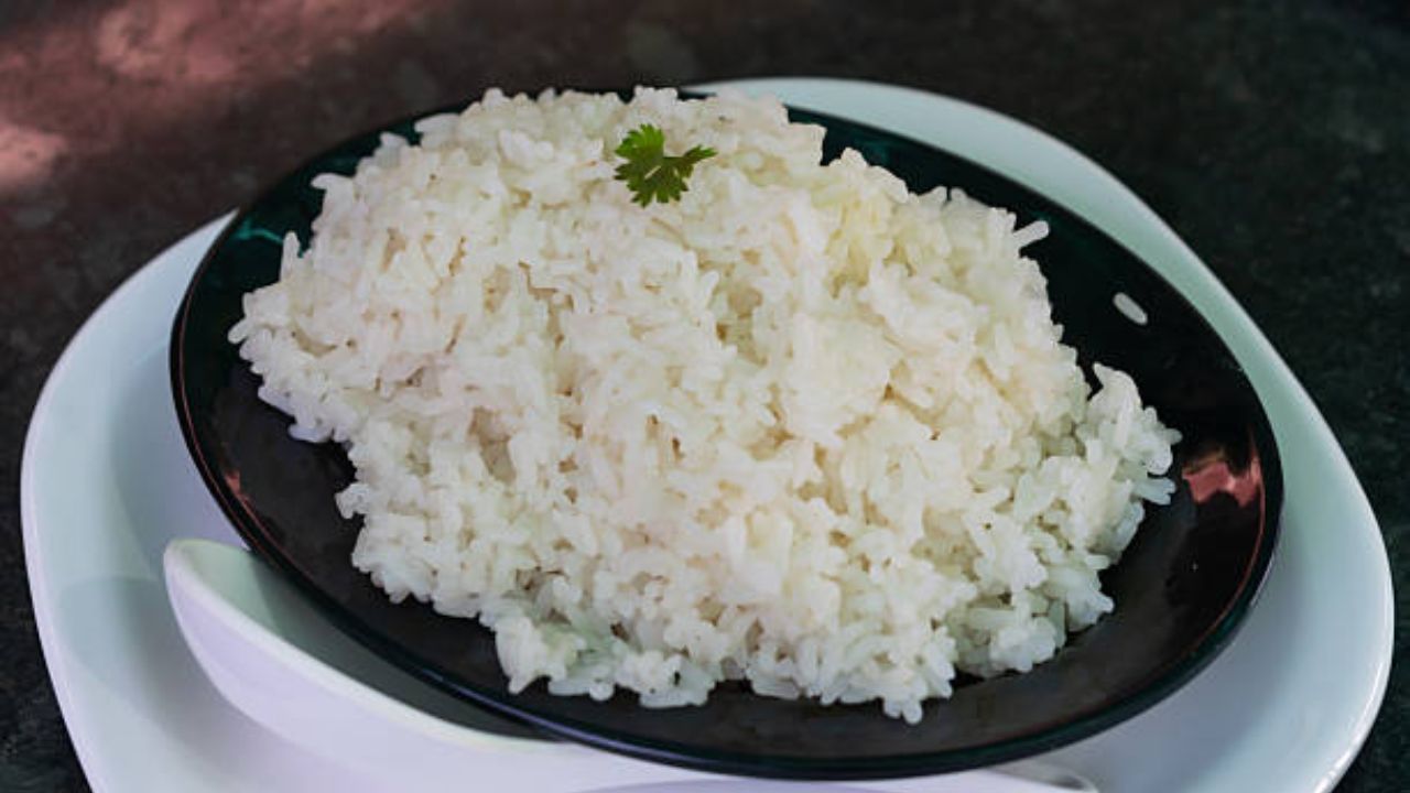 भारतीय जेवणातील मुख्य पदार्थ म्हणजे पांढऱ्या रंगाचा भात. भात खाल्ल्याशिवाय पोट भरल्यासारखे अजिबात वाटत नाही. पण सतत भात खाल्ल्यामुळे मधुमेह होण्याची जास्त शक्यता असते. 