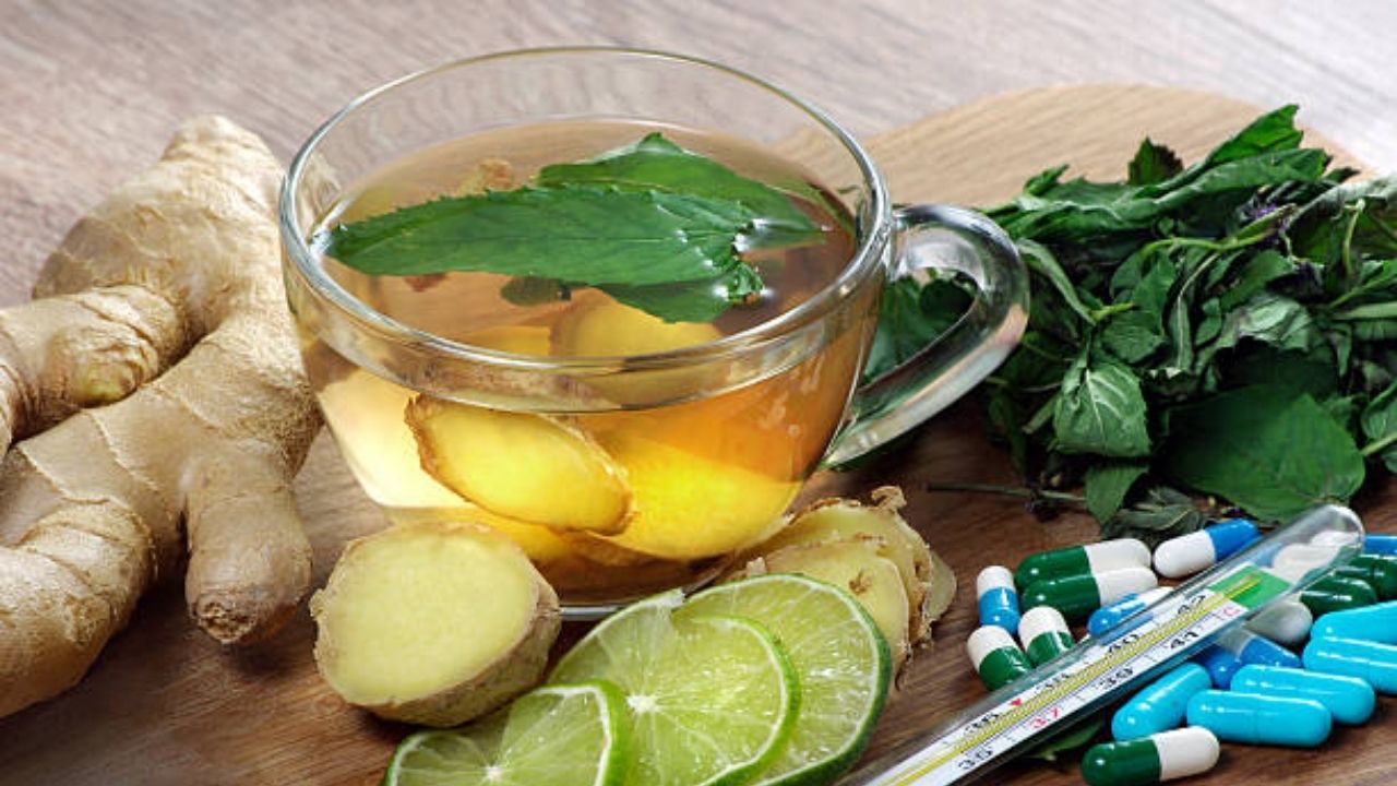 आल्यामध्ये दाहक-विरोधी गुणधर्म असतात जे मूत्रपिंडात वाढलेले संक्रमण आणि जळजळ कमी करण्यासाठी मदत करतात. त्यामुळे सकाळी नियमित आल्याच्या चहाचे सेवन करावे. 