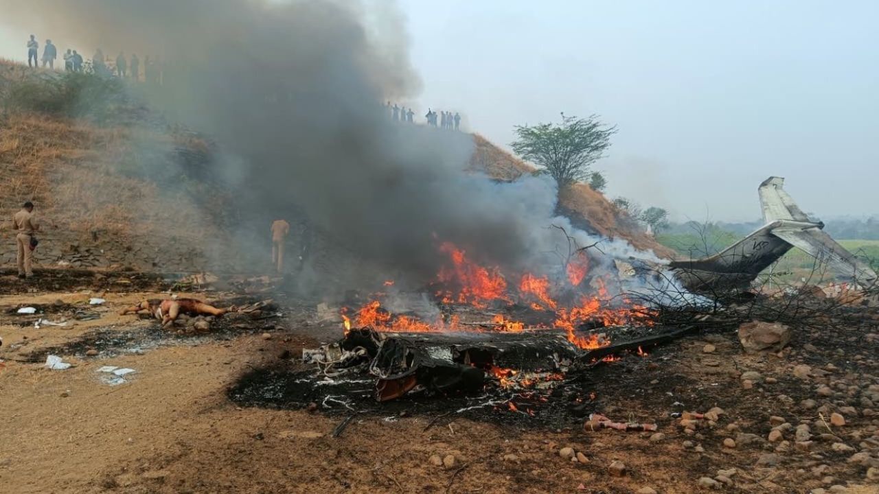 Ajit Pawar Death: अजित पवारांसोबत विमानात नेमकं कोण कोण होतं? अजितदादांसोबतच्या ५ जणांची नावे आली समोर