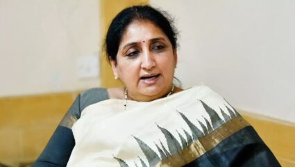 Maharashtra Politics: मोठी बातमी! Sunetra Pawar स्वीकारणार उपमुख्यमंत्रीपद, तर ‘या’ मंत्रालयांची मिळणार जबाबदारी