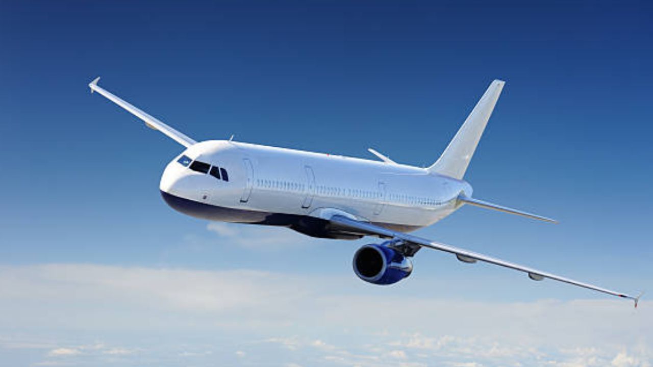 विमानाचा रंग कायम पांढरा का असतो? कारण वाचून तुम्हाला सुद्धा बसेल आश्चर्यकारक धक्का