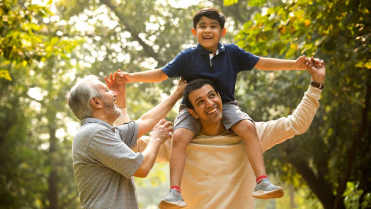 हिवाळ्याच्या दिवसांमध्ये ज्येष्ठांच्या आरोग्याची काळजी कशी घ्यावी? दैनंदिन आहारात बदल केल्यास शरीर राहील हेल्दी