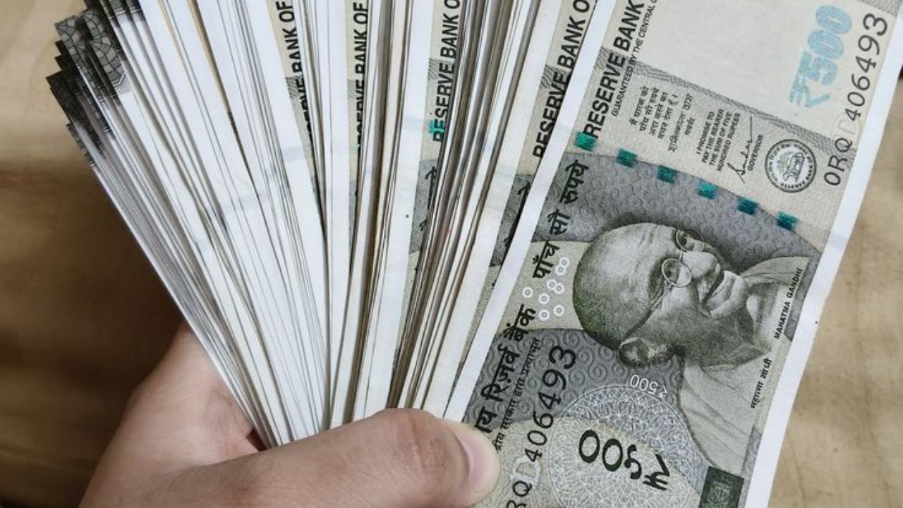 Vastu Tips: या ठिकाणी घरात पैसे ठेवू नका अन्यथा येऊ शकतात समस्या