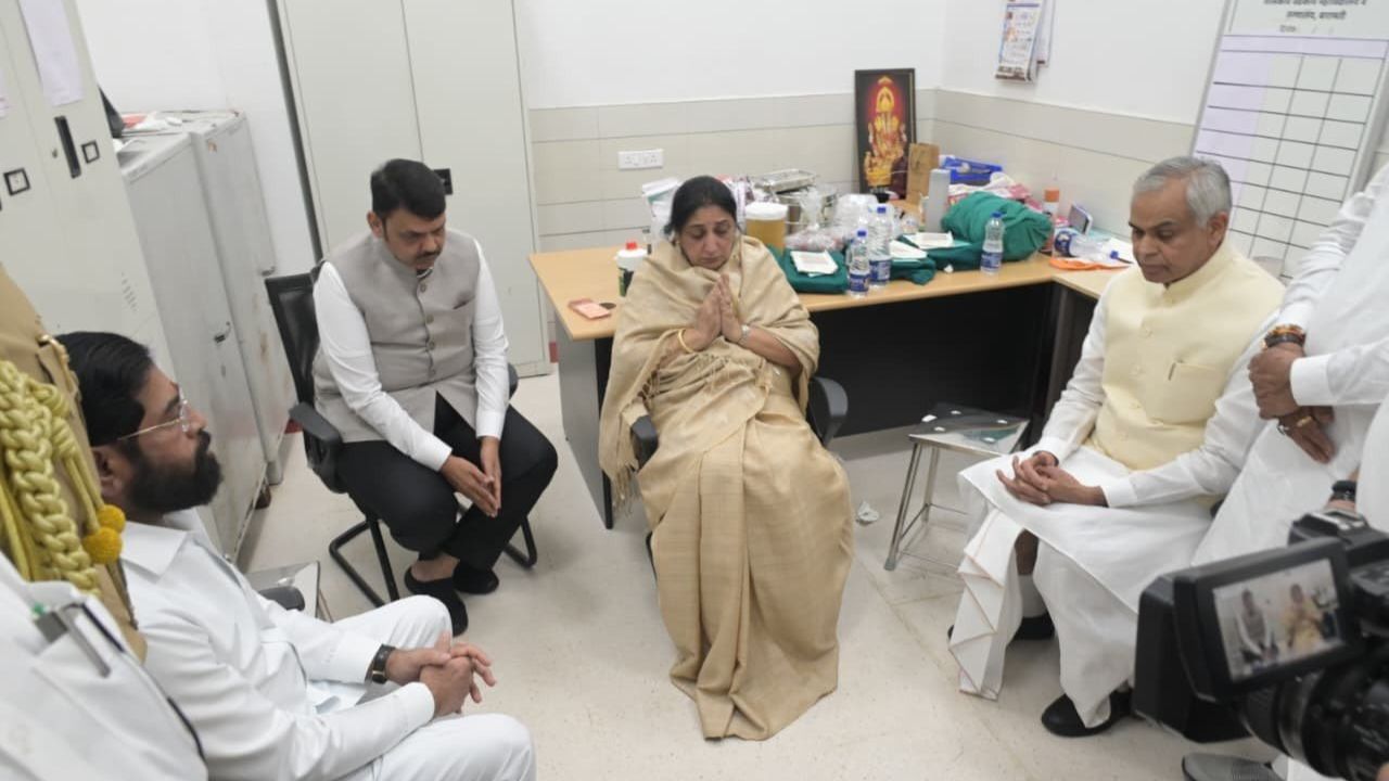 Ajit Pawar Death News: अश्रूंचा बांध फुटला! सुनेत्रा पवार हात जोडून सुन्न अवस्थेत; फडणवीस आणि शिंदेंनी घेतली भेट