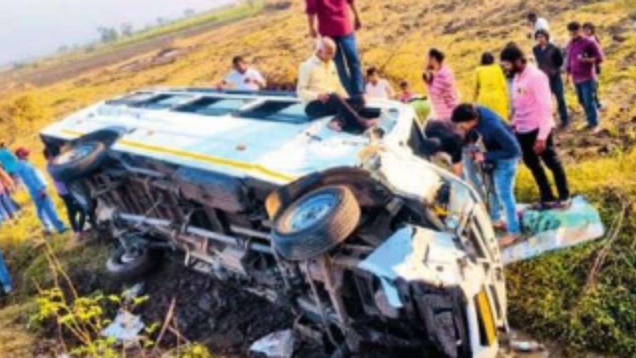 Ahilyanagar News: उंबरे परिसरात रिक्षा-मिनीबसचा अपघात! 3 जणांचा जागीच मृत्यू