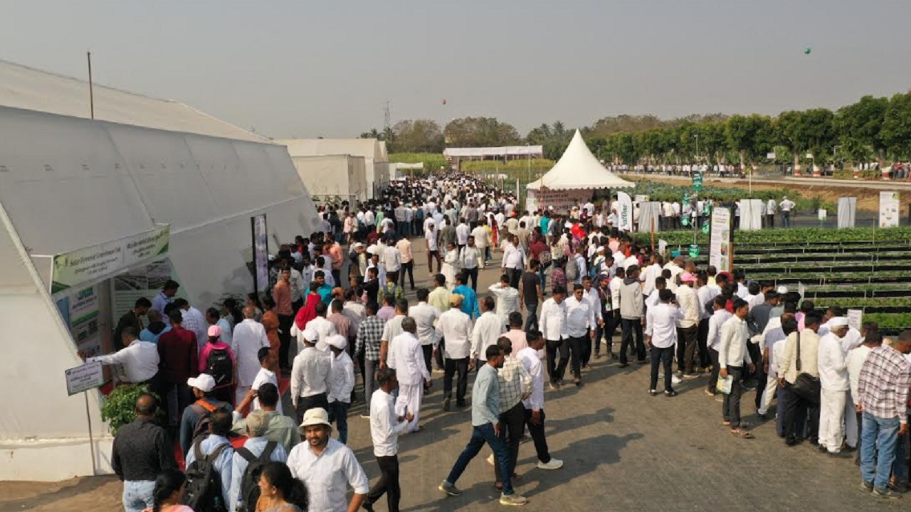 बारामतीतील कृषी प्रदर्शनात गर्दी; तरुण शेतकरी, महिला वर्गांचा उत्स्फूर्त प्रतिसाद