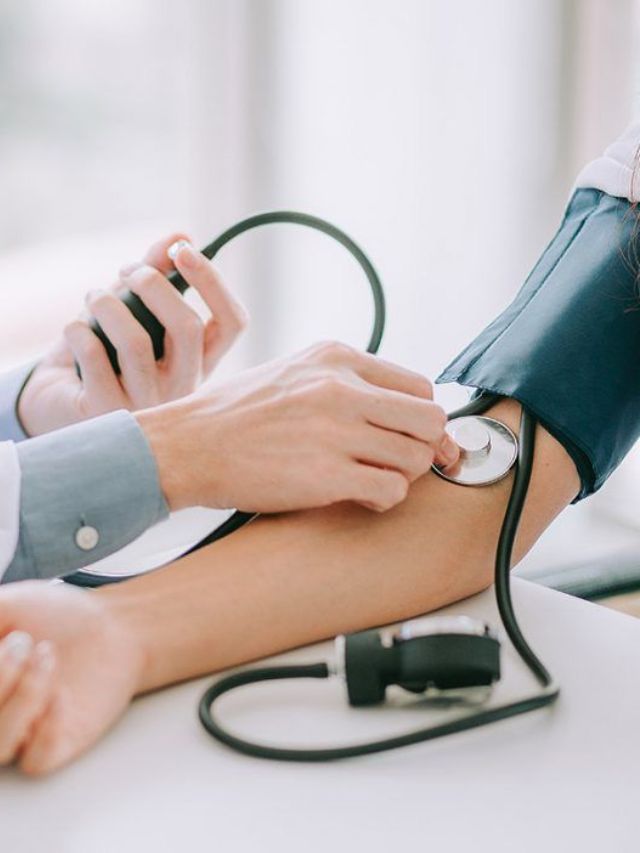 रक्तदाब नियंत्रणात ठेवण्यासाठी खा हे पदार्थ