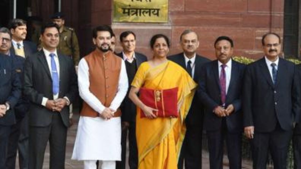 पण तुम्हाला माहितेय का ? देशात असे काही तज्ज्ञ  होऊन गेले ज्यांनी सर्वाधिक वेळा अर्थसंकल्प जाहीर केला. 