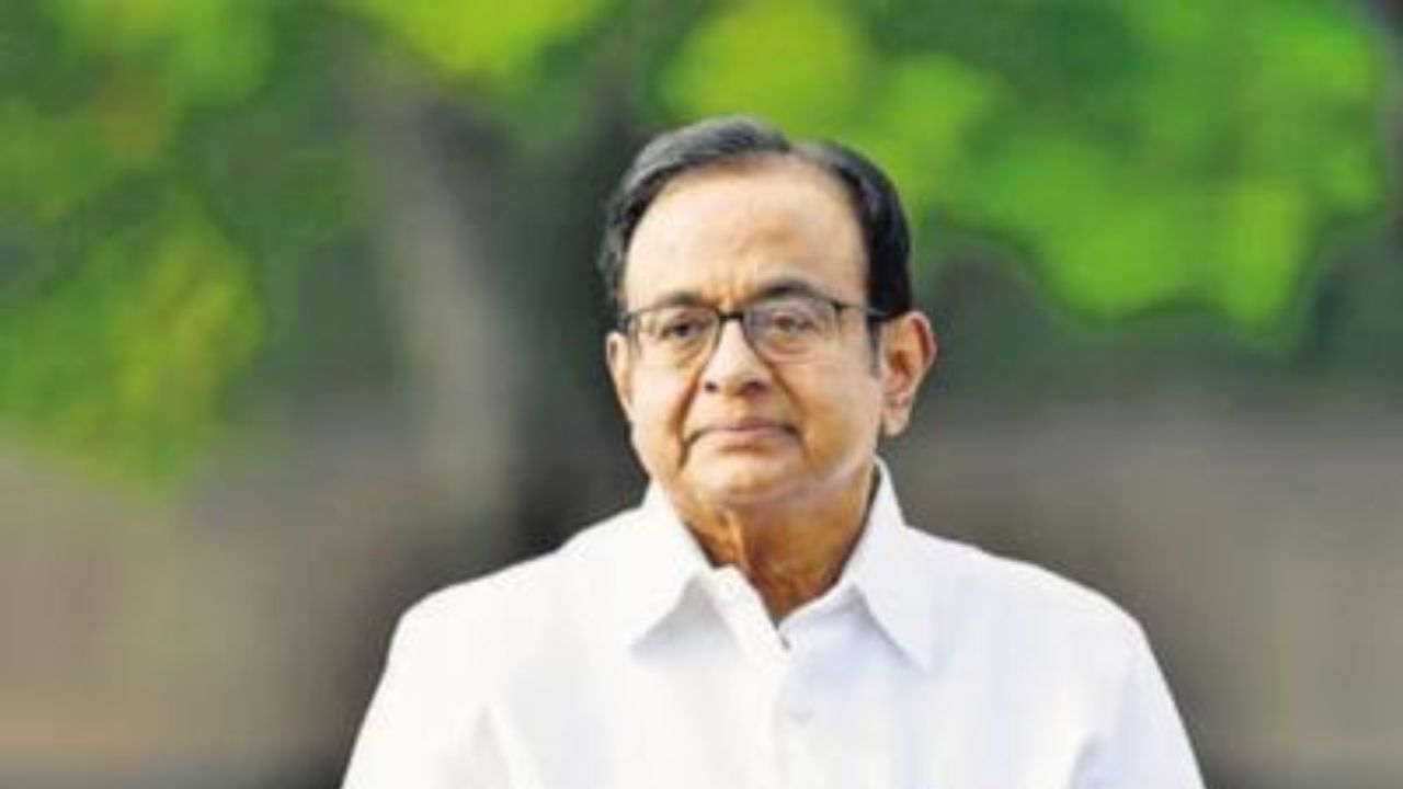 देशाचे माजी अर्थमंत्री   चिदंबरम यांनी आतापर्यंत 9 वेळा अर्थसंकल्प सादर केला. तसंच  दिवंगत नेते प्रणव मुखर्जी यांनी देखील  8 वेळा अर्थसंकल्प सादर केला. 