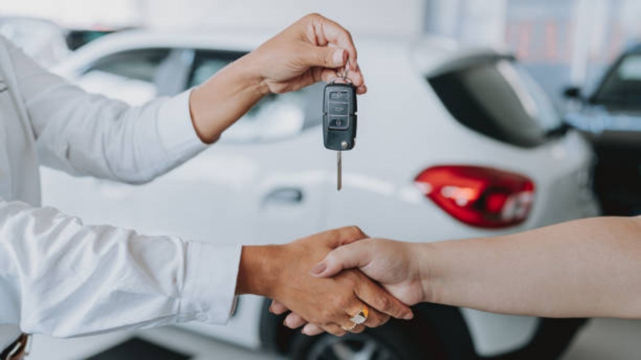 पहिल्यांदाच नोकरी करणारे आरामात खरेदी करू शकतात देशातील ‘या’ सर्वात स्वस्त कार
