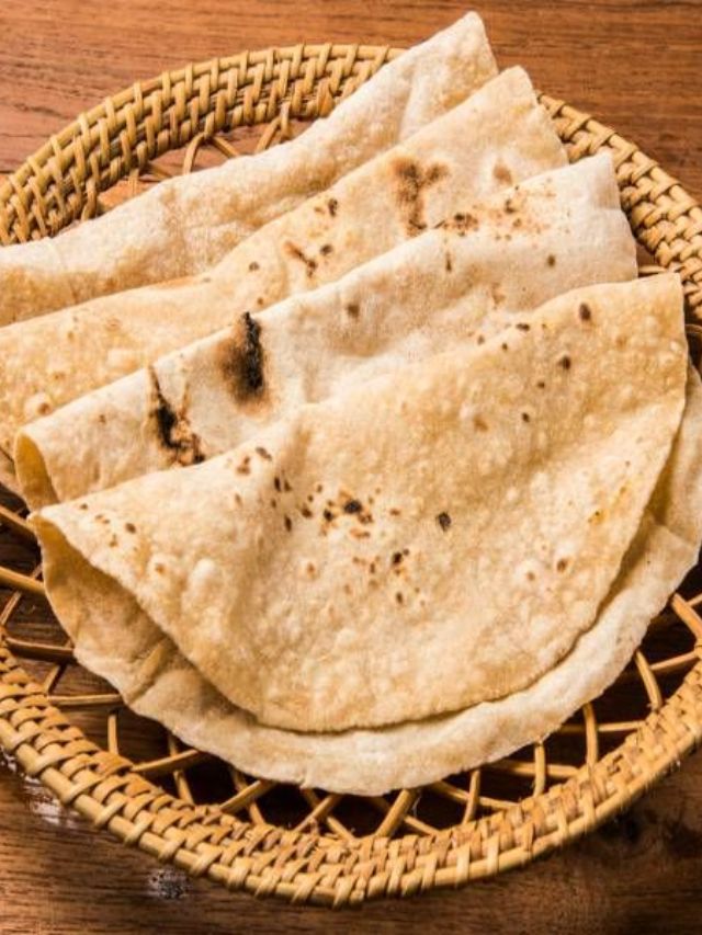 रात्री शिल्लक राहिलेली चपाती सकाळी खाल्ल्याने काय होते