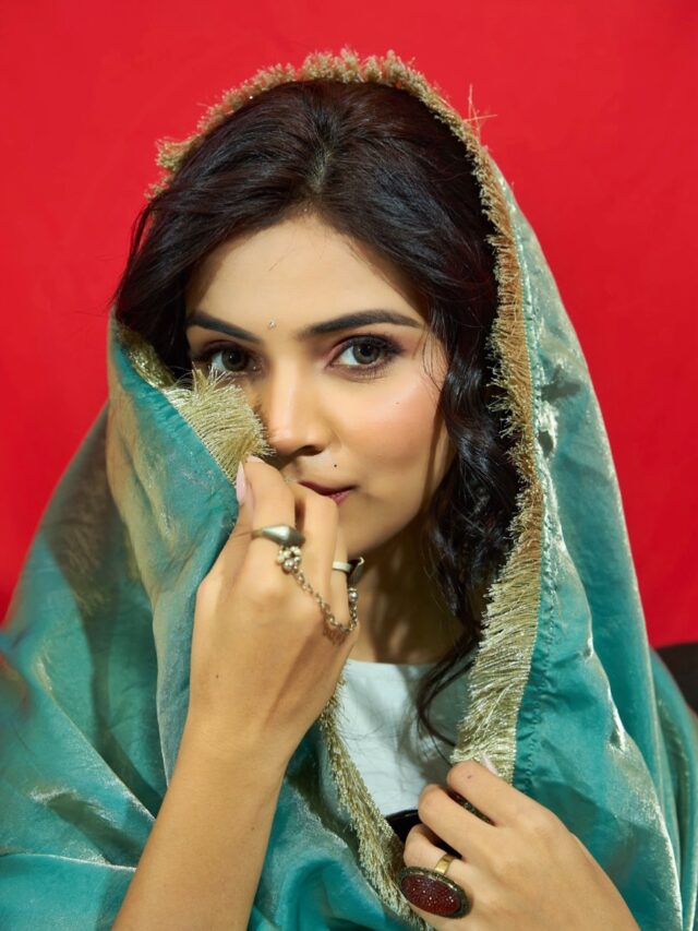 सृष्टी... तुझ्यावर तरुणांची सदैव दृष्टी!