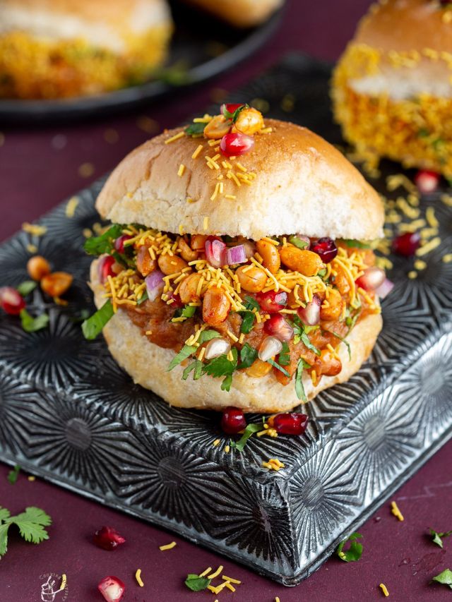 स्ट्रीट फूडची मजा आता घरीच, बनवा चटपटीत दाबेली 