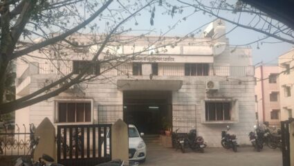 Dharashiv Crime : जिल्ह्यात भ्रष्टाचाराचा पितळ उघड ; अधिकाऱ्यांच्या दारातच निकृष्ट रस्ते, लाखोंचा अपहार आला समोर