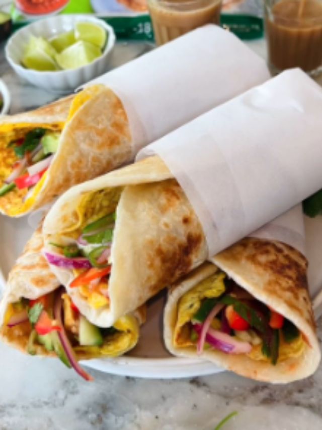 स्ट्रीट फूडसारखी चव, घरच्या घरी बनवा टेस्टी अंडा रोल