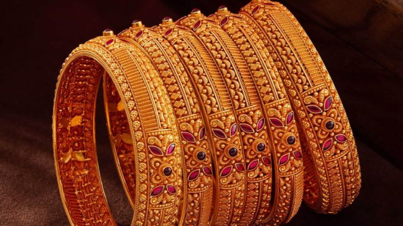 Todays Gold-Silver Price: किंचीत घसरले सोन्याचे दर, चांदीही नरमली! खरेदीपूर्वी जाणून घ्या सविस्तर