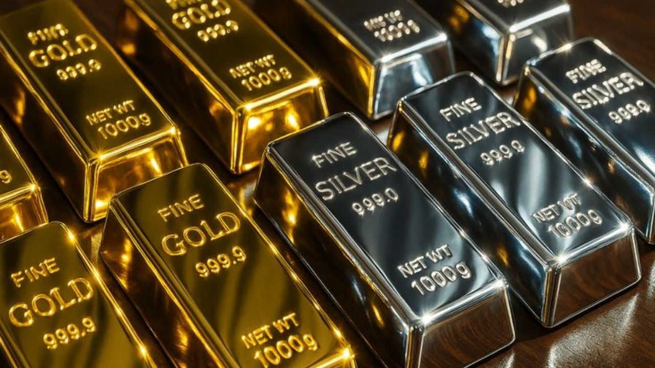 Todays Gold-Silver Price: सोन्याच्या वाढत्या दराने ग्राहक हैराण, चांदी 3 लाखांच्या उंबऱ्यावर! जाणून घ्या आजच्या किंमती