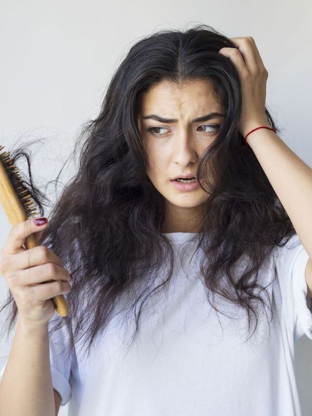 केस गळती होईल बंद, घरात तयार करा हे तेल