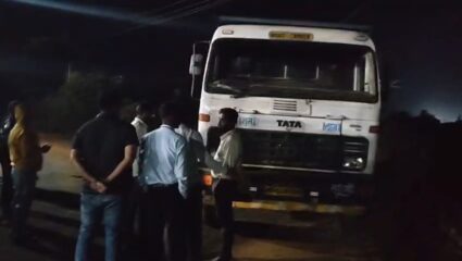 Karjat News : लाल मातीची कर्जत तालुक्यातून वाहतूक, महसूल विभागाकडून कारवाईचा बडगा