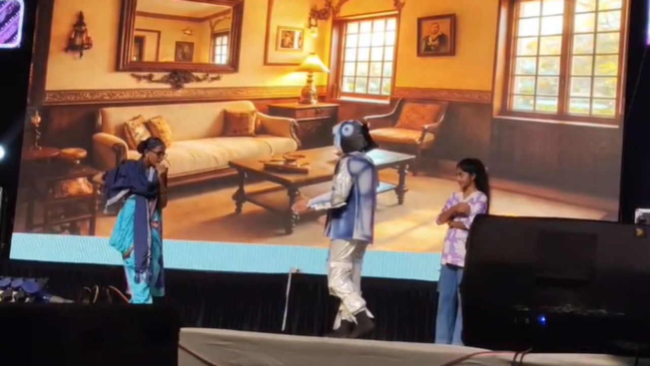 Karjat News : विज्ञान तंत्रज्ञानाचा अनोखा प्रयोग; शाळेच्या स्नेह संमेलनात एआय रोबोटने केले सादरीकरण