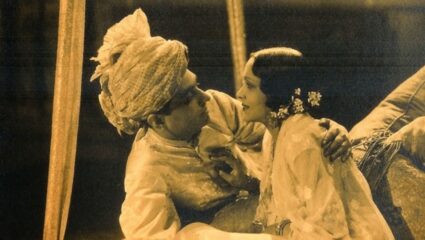 चित्रपटात पहिल्यांदाच Kissing Scene करणार अभिनेत्री, कोण आहे ‘ही’ सुंदरी माहित आहे का?