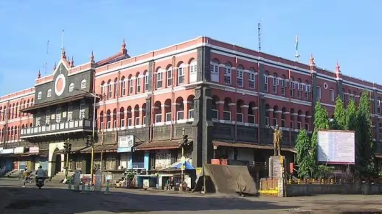 Maharashtra Politics : शहराच्या विकासाचा अजेंडा गायब, निवडणुकीत प्रचाराची पातळी घसरली; व्यक्तिगत स्तरावर आरोप-प्रत्यारोप