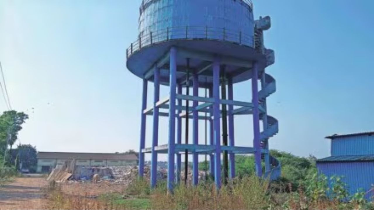 Kolhapur News : पाणीपुरवठा योजनेत भष्टाचार; उद्घाटनापूर्वीच पाण्याच्या टाकीचे तीनतेरा