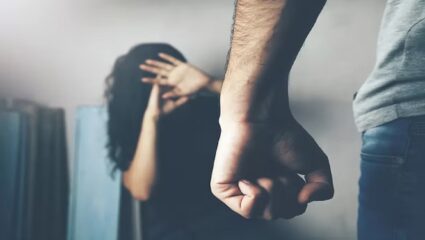 Crime News : तू माझ्यावर प्रेम कर, नाहीतर मी…; पुणे जिल्ह्यातील संतापजनक प्रकार