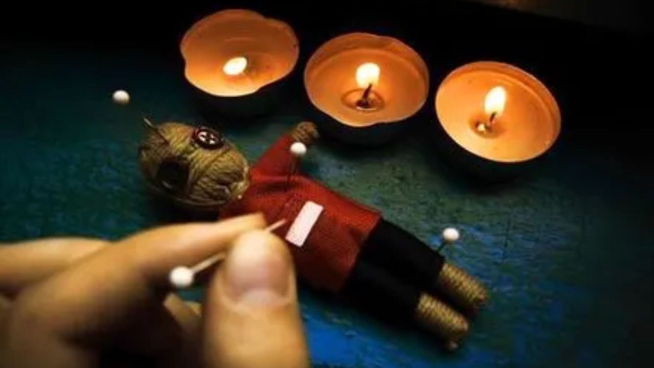 Sangali News: निवडणुकीपूर्वी  बड्या नेत्याच्या घरासमोर करणी- जादुटोण्याचा प्रकार;  पुरोगामी महाराष्ट्राला गालबोट 