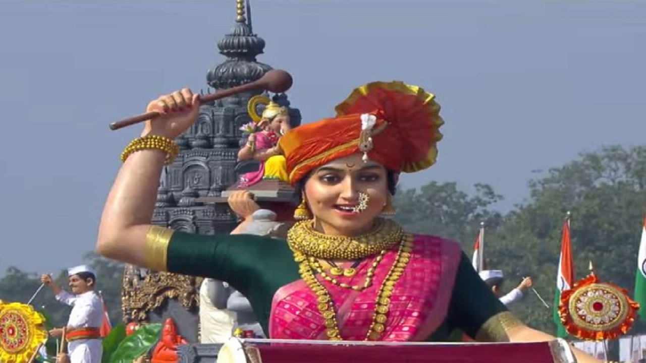 Republic Day 2026 : ‘महाराष्ट्राच्या चित्ररथातून दिसली ‘आत्मनिर्भर’ संस्कृती! गणपती बाप्पा मोरया’च्या जयघोषाने दिल्ली दुमदुमली