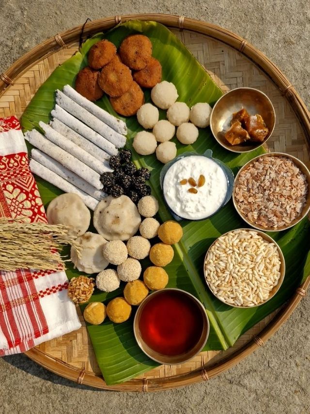 मकर संक्रांतीला आवर्जून बनवले जाणारे पारंपरिक पदार्थ