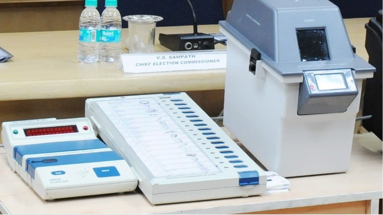 मतदानापेक्षा मशीनच चर्चेत! PMC निवडणुकीत EVMच्या बिघाडाने लोकशाहीचा खेळखंडोबा”