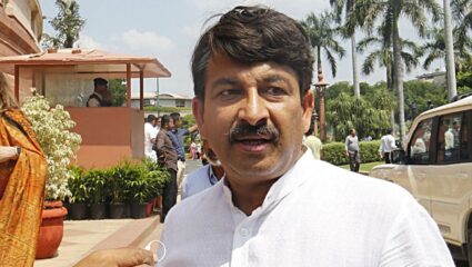 मनोज तिवारी यांच्या राहत्या घरी चोरी; लाखोंची रक्कम लंपास, ‘या’ जवळच्या व्यक्तीवर पोलिसांची कारवाई