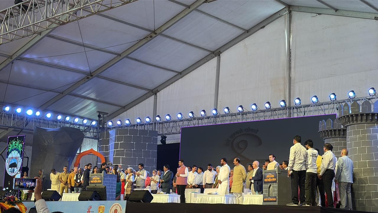 “महाराष्ट्रात मराठीच सक्तीची…”; साहित्यरसिकांनी CM फडणवीसांकडे केली महत्वाची मागणी