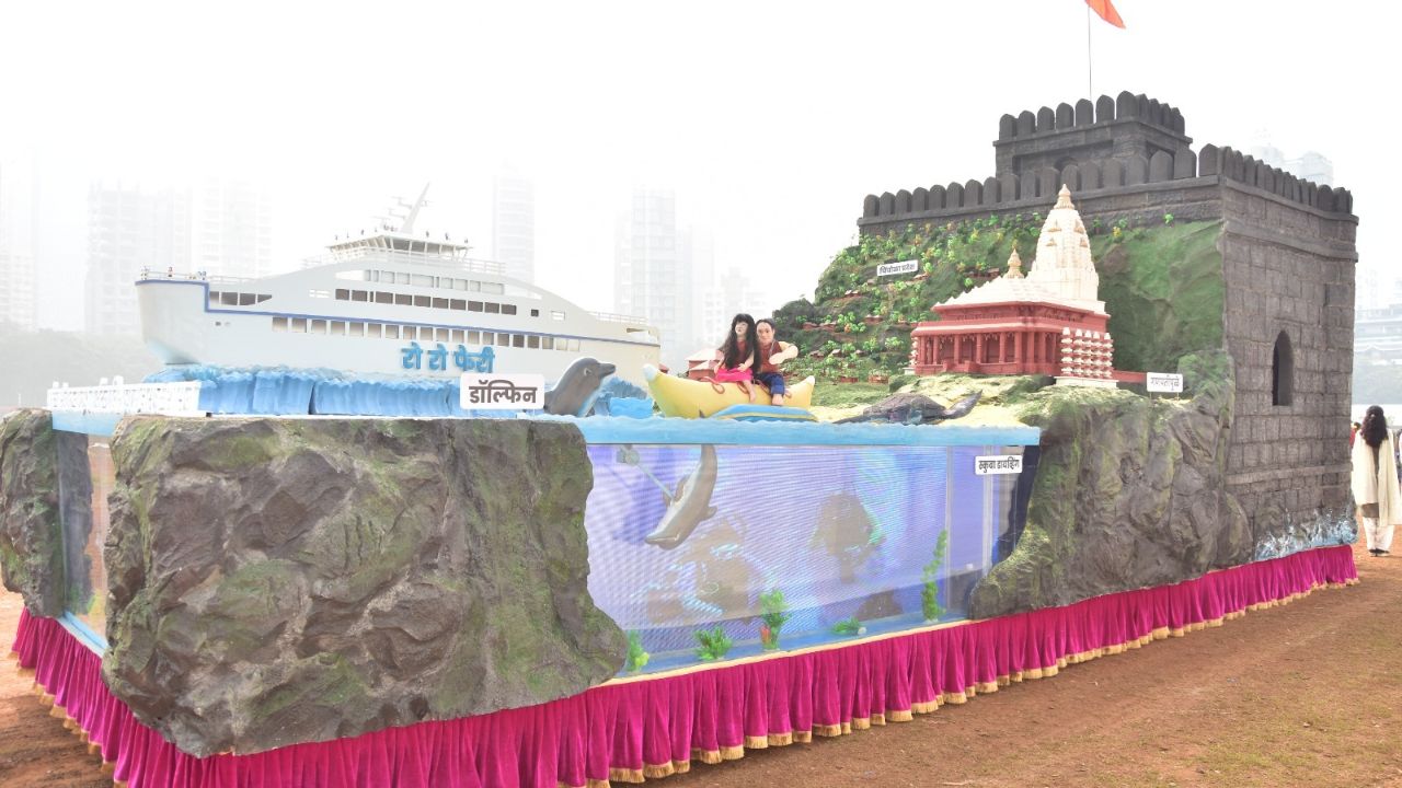 प्रजासत्ताक दिनी रंगले कोकणचे वैभव! छत्रपती शिवाजी महाराज पार्क येथील संचलनात ‘कोकण पर्यटन’ चित्ररथाने वेधले लक्ष