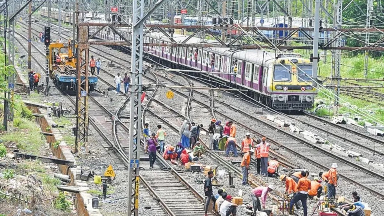 Mumbai Local Mega Block: लोकल फेऱ्या रद्द…! मुंबईकरांचे होणार हाल, रेल्वेच्या तिन्ही मार्गावर मेगाब्लॉक, पाहा कधी आणि कुठे?