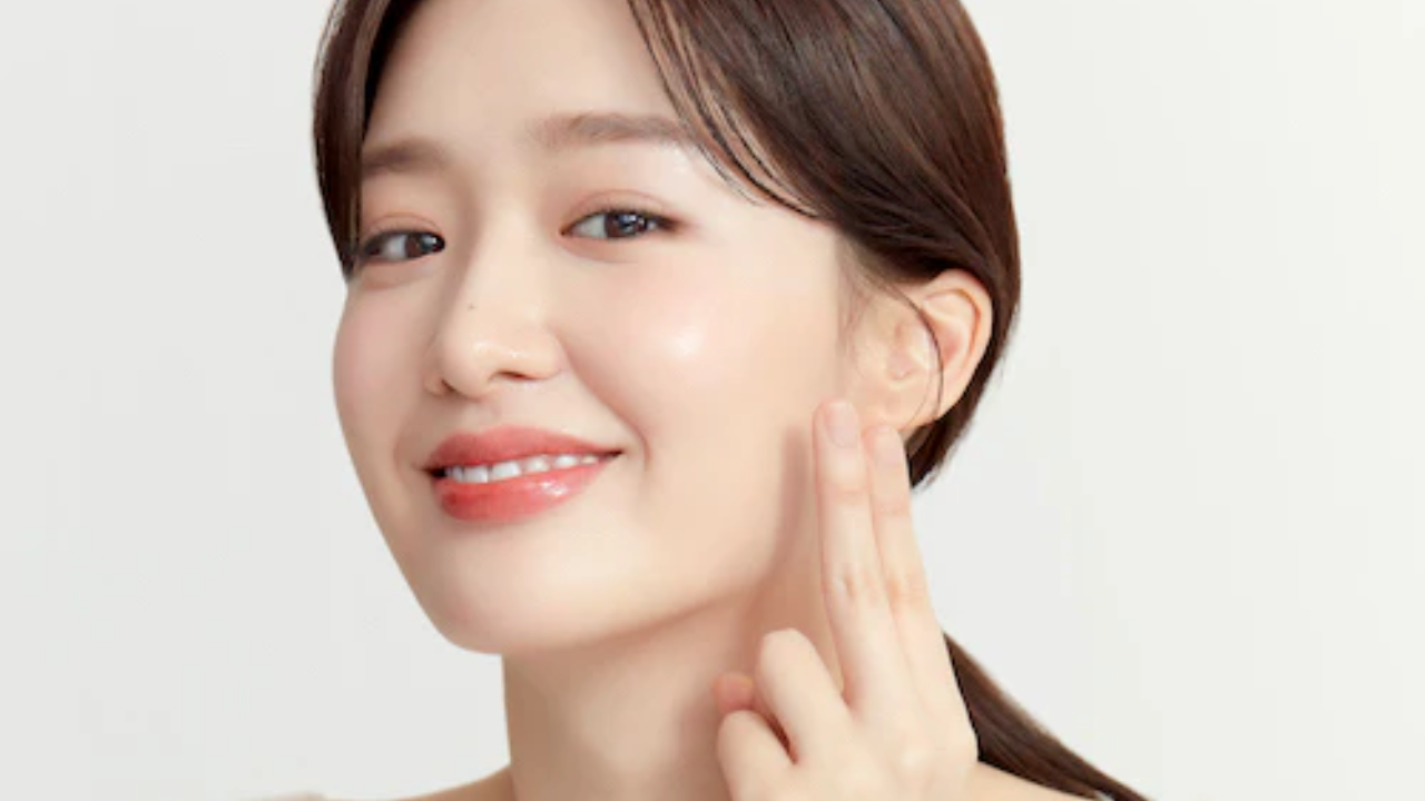 कोरियन स्किनकेअर रुटीन घ्या! चेहऱ्याला येईल चमक, हिराच जणू कोरियन स्किनकेअर रुटीन घ्या! चेहऱ्याला येईल चमक, हिराच जणू