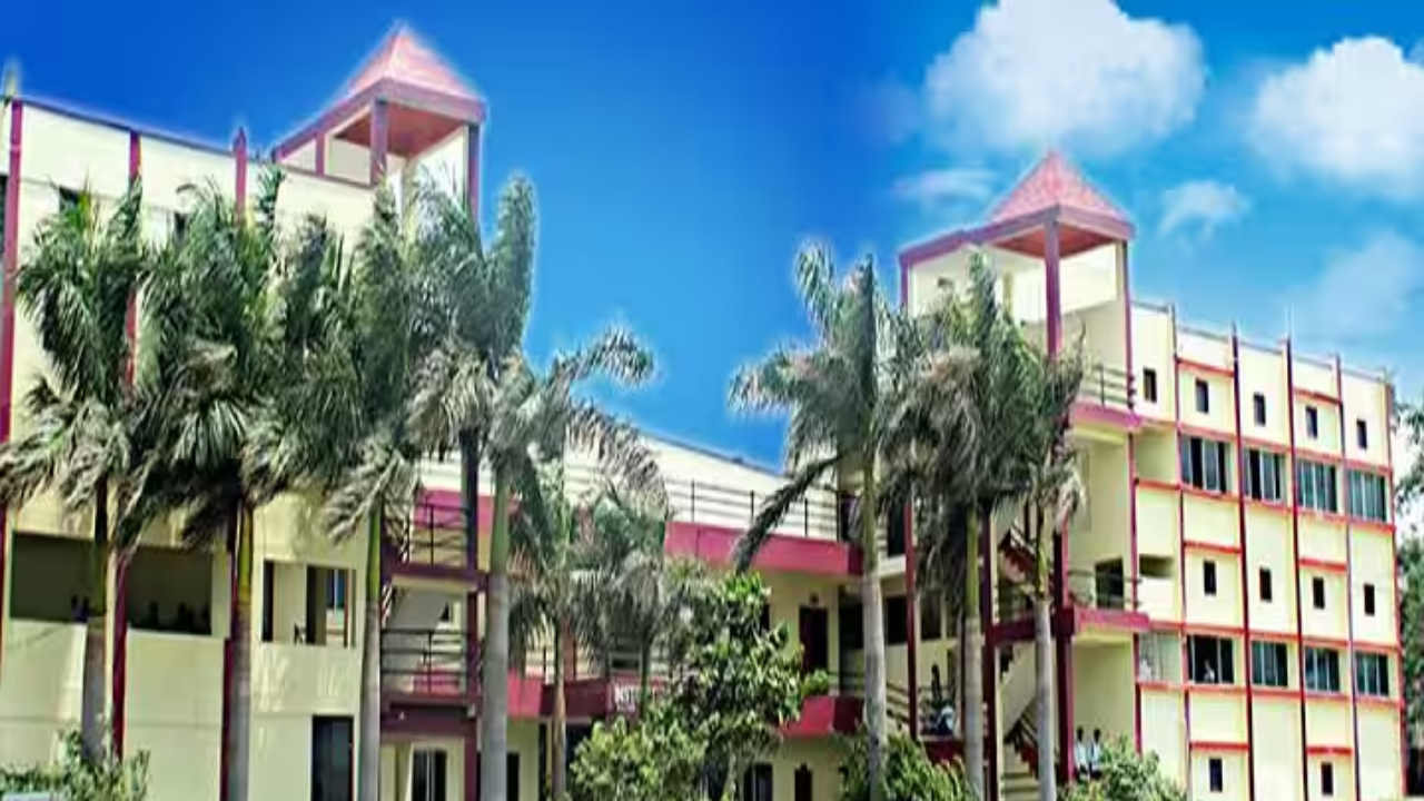 Akola News: उमरा येथे स्नेहसंमेलन उत्साहात; विद्यार्थ्यांनी सादर केली कलागुणांची उधळण