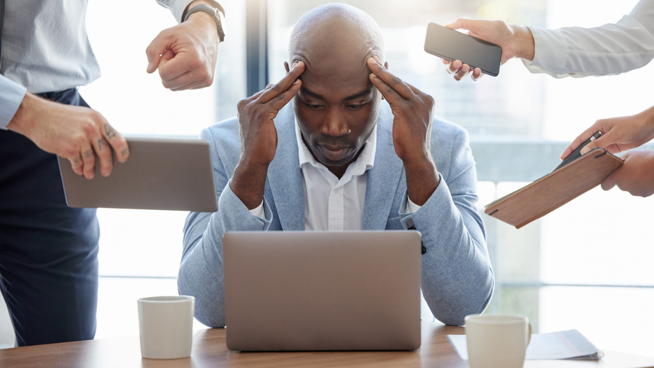 ऑफिसमध्ये जायला वाटते भीती! कामाच्या प्रेशर खाली दाबले जाऊ नका; बर्नाऊटपासून वाचण्याचे उत्तम टिप्स