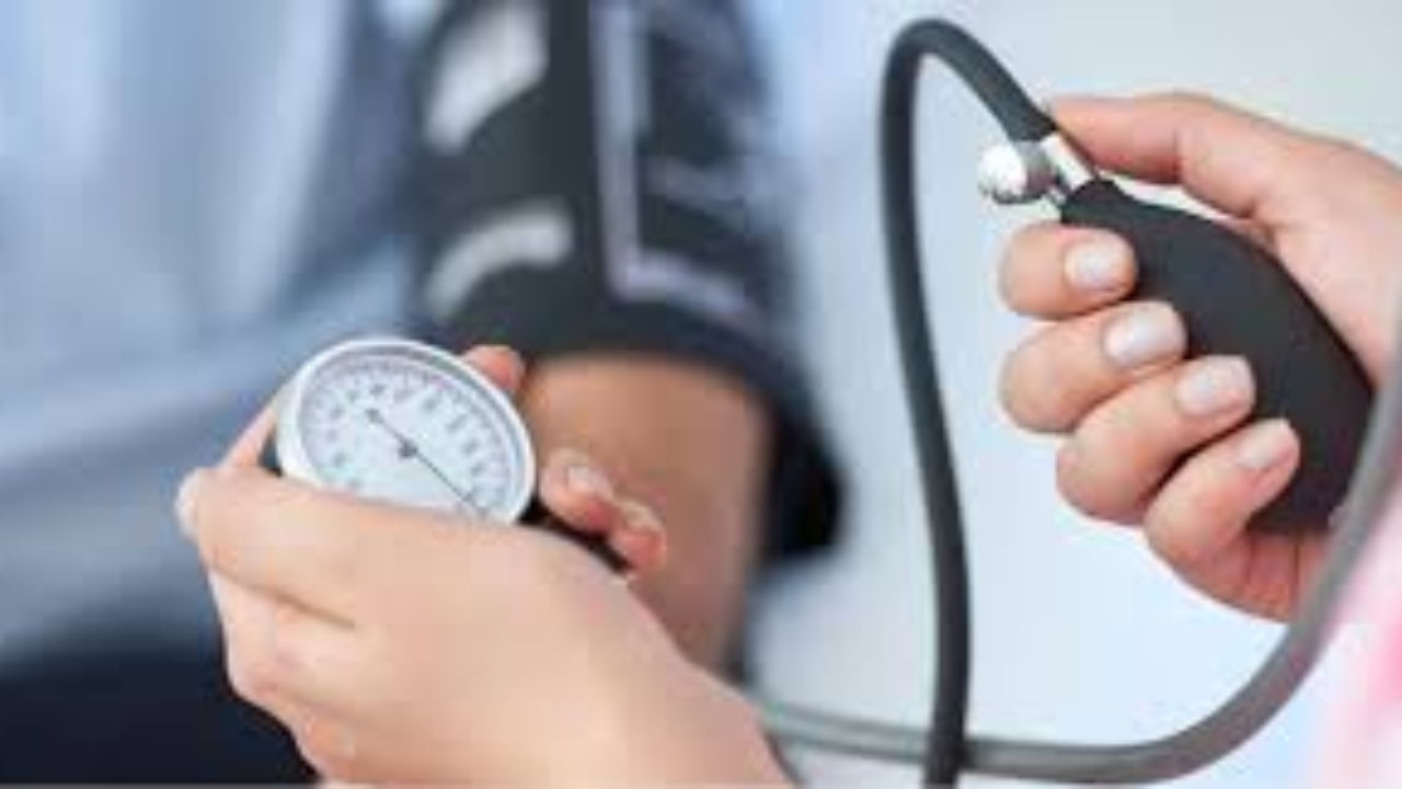 वाढत्या रक्तदाबाच्या रक्त दाबाला कंटाळला आहात! जाणून घ्या डाईट, ‘या’ गोष्टी खा
